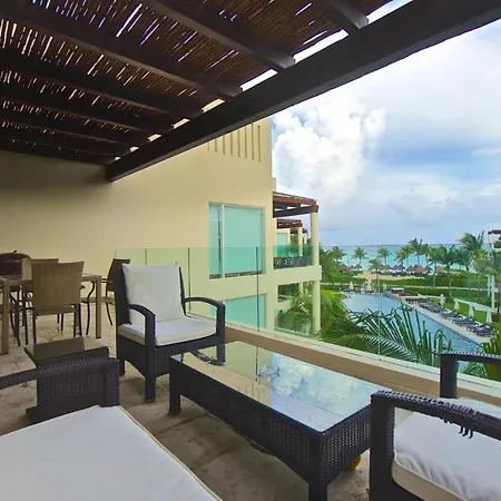 Elements Penthouse 14 Condo